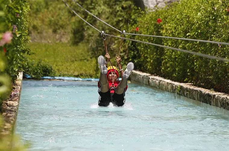 118099_zipline-mega-splash-3