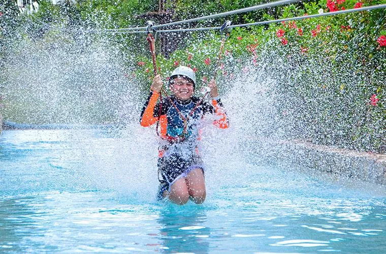 118099_zipline-mega-splash-4