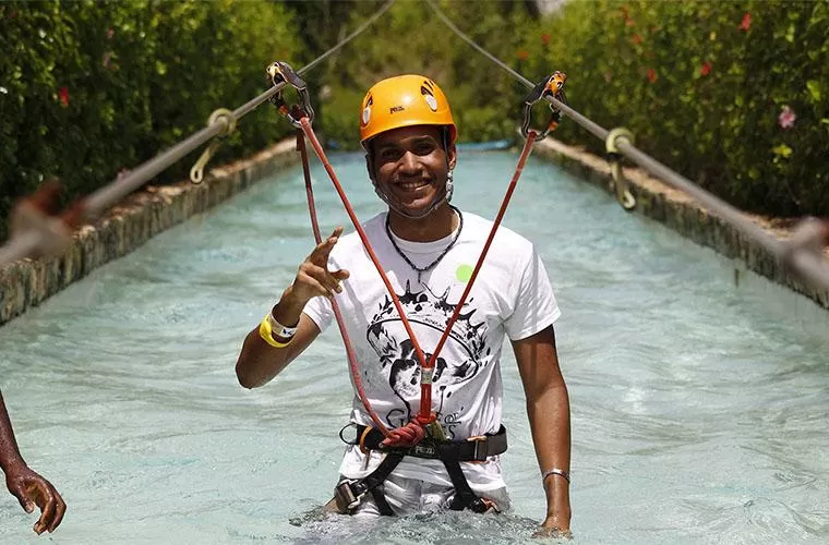 118099_zipline-mega-splash-5